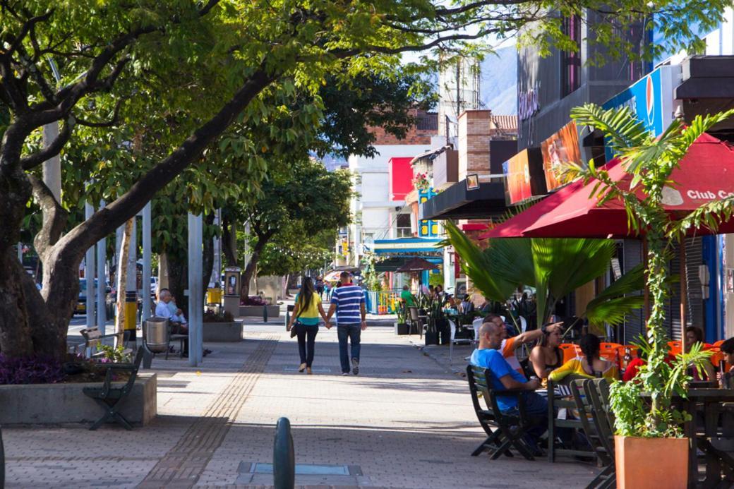 Apartasuites Av Medellín Dış mekan fotoğraf